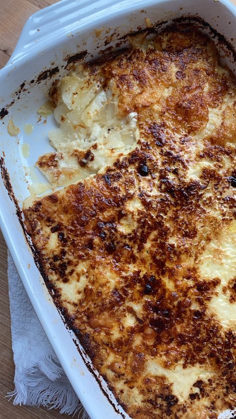 Truffle Gouda Gruyere Potatoes, Potatoes Au Gratin Recipe, Cheesy Potatoes Recipe, Au Gratin Potato Recipes, Cheddar Potatoes, Potatoes Au Gratin, Potato Sides, Twice Baked Potatoes, Cheesy Potatoes