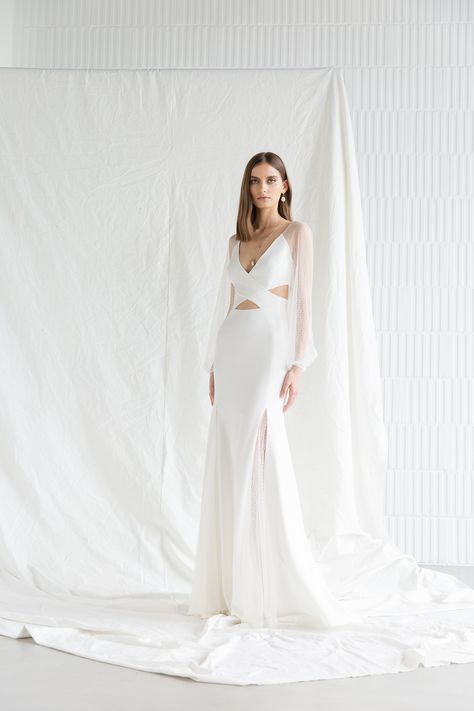 Divine Atelier, Minimalist Wedding Gown, Contemporary Bride, Minimalist Wedding Dresses, The Modern Bride, Backless Maxi Dresses, Wedding Dresses Romantic, Elegant Wedding Dress, Boho Vintage