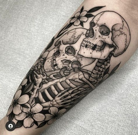 Skeleton Couple Tattoo, Anniversary Tattoo, Lion Art Tattoo, Skull Rose Tattoos, Native Tattoos, Armband Tattoos, Skeleton Tattoos, Hip Tattoos Women, Tattoos For Lovers