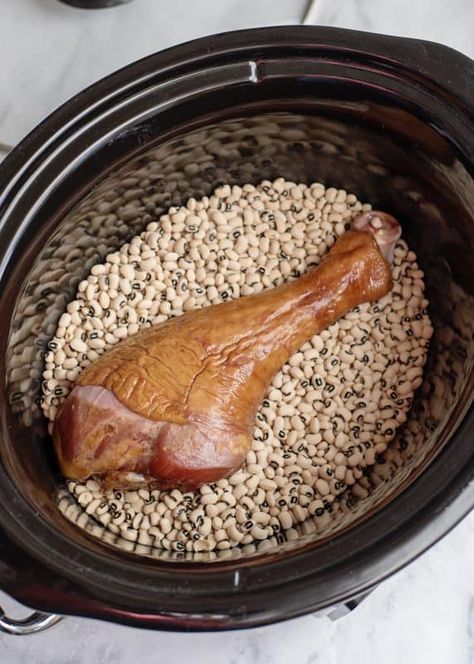 Black Eye Peas With Smoked Turkey, Crockpot Blackeyed Peas, Crock Pot Black Eyed Peas, Black Eyed Peas Recipe Crock Pot, Blackeyed Pea Recipes, Black Eye Peas, Turkey Leg Recipes, Smoked Turkey Legs, Smoked Turkey Recipes