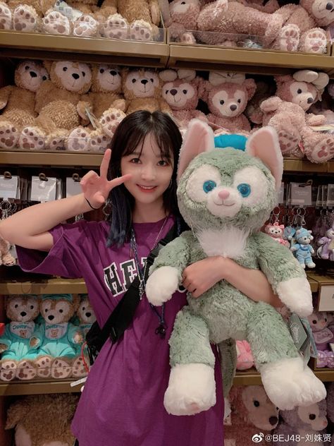 Posing With Plushie, Pose With Stuffed Animal, Holding Stuff Animal Reference, Holding A Pillow Reference, Holding A Stuffed Animal Pose Drawing, Pose With Plushie, Holding Plush Pose Reference, Hugging Plushie Pose Reference, Holding Teddy Bear Reference Drawing