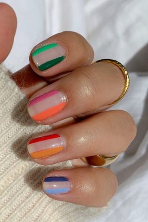 Easy Nail At Home, Easy Nails Art, Nail Art Bright Colors, Nails Multiple Colors, Nails For Camping, At Home Nail Designs, Easy Nails To Do At Home, Nails For College, Summer Floral Nails