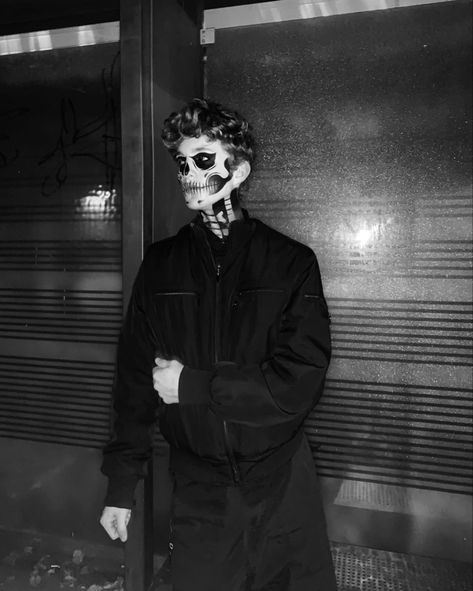 Skull Makeup Men, Skull Makeup Halloween, Halloween Man, Mens Halloween, Tate Langdon, Cool Night, Skeleton Costume, Halloween Men, Male Makeup