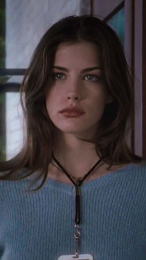 Liv Tyler Wallpaper, Liv Tyler 90s Hair, Liv Tyler Haircut, Corey Empire Records, Empire Records Corey, 90s Liv Tyler, Liv Tyler Aesthetic, Liv Tyler Empire Records, Liv Tyler Style