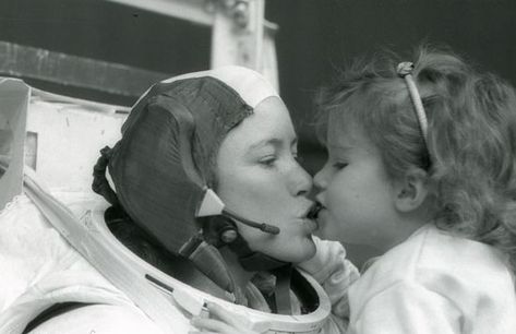 Anna Fisher, Kristin Fisher, First Female Astronaut, Becoming A Pilot, Nasa Astronaut, Stephanie Mcmahon, Private Pilot, Nasa Astronauts, After Giving Birth