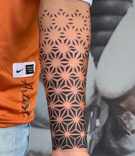 Mandala Tattoo Designs Men, Mandala Hand Tattoo Men, Ppg Tattoo, Tattoo Patterns For Men, Mandala Tattoo On Hand, Mandala Pattern Tattoo, Mandala Tattoo Design For Men, Mandala Tattoo For Men, Pattern Design Tattoo