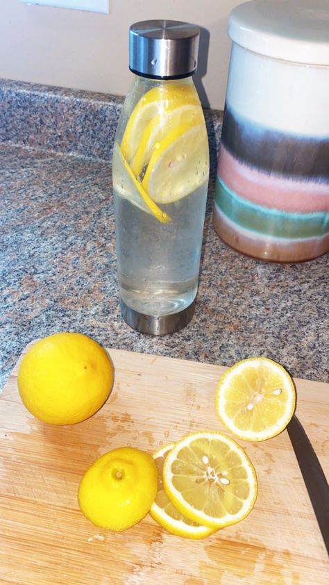 Lemon water Lemon Water Health Benefits, Water Health Benefits, Hot Lemon Water, Lemon Health Benefits, Warm Lemon Water, Drinking Hot Water, Drinking Lemon Water, Get Rid Of Warts, Healthy Advice