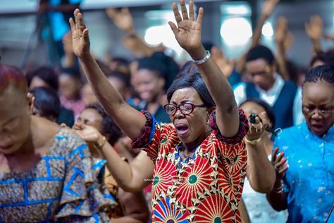 Crowd Praying Background, Picture Of People Praying, People Worshipping Background, People Praying Background, People Worshipping God, People Worshipping In Church, Sunday Worship Background, Church Backgrounds Images, Prayer Background Images