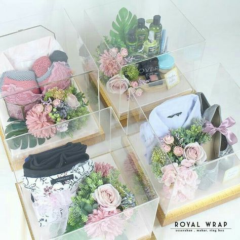 Wedding Parcels, Diy Hantaran, Hamper Packing, Hantaran Lamaran, Dulang Hantaran Ideas, Box Hantaran, Hampers Wedding, Packaging Creative, Dulang Hantaran