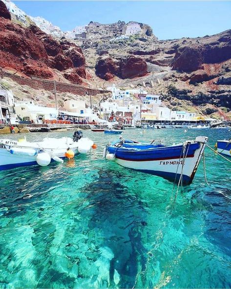 Amoudi Bay | Santorini, Greece Santorini Photographer, Santorini Sunset, Santorini Blue, Santorini Hotels, Friends Pic, Santorini Island, Hidden Beach, Ocean Painting, Tag Your Friends