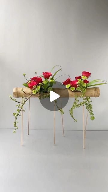 Stunning Floral Arrangements, Roses And Daisies, Table Flower Arrangements, Red Wedding Theme, Unique Floral Arrangements, Unique Flower Arrangements, Small Balcony Garden, Floral Art Design, Unique Flower