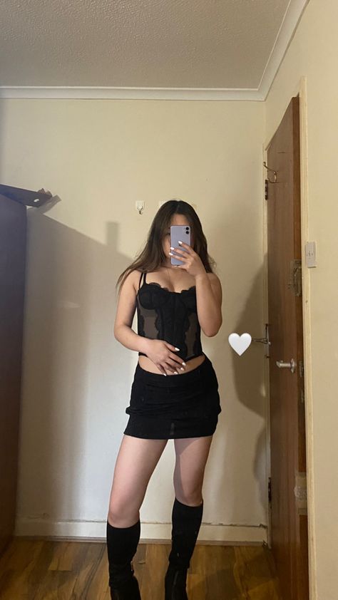 Corset Skirt Outfit, Black Mini Skirt Outfit Night, Mirror Selfie Instagram Story, Corset With Skirt, Selfie Instagram Story, Mirror Selfie Instagram, Modern Love Corset, Black Corset Outfit, Black Mini Skirt Outfit