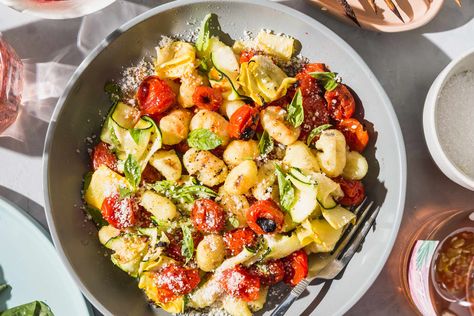 Because dinner still has to get made, even when you absolutely don't feel like cooking. Gnocchi With Tomatoes, Burst Tomatoes, Grilled Squash, Healthy Vegetarian Dinner, Vegetarian Meal Plan, Grilled Tomatoes, Homemade Cooking, Best Vegetarian Recipes, Vegetarian Dinners