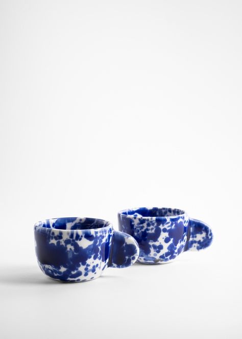 IN STOCK Cobalt splashes porcelain ceramic espresso cup with minimal simple handle. Food-safe glossy glaze.  Option to choose: with or without a saucer. Handmade stoneware tumbler fired at 2264oF/1240oC to deliver you the best quality and strength. Dishwasher and microwave safe.  Food-safe glaze. Approx. measures: 3.4 oz  (± 0.3 oz) / 100 ml (± 10 ml) (max capacity, measured to a rim) Ø = 2.8''/7 cm height = 2''/5cm All makaki studio products are handmade ceramics, so there may be slight differences between each one of them. You can complete the cup cup with matching plates and bowls - please see the rest of listing or ask me directly by message. Feel free to ask me about items or some collaboration in a message. Let me know, please, if you need more pieces. Special prices may be applied. Espresso Cups Ceramic, Ceramic Cafe, Living Space Decor, Cerámica Ideas, Keramik Design, Coffee Lover Gift, Glazes For Pottery, Espresso Cups, Coffee Lover Gifts