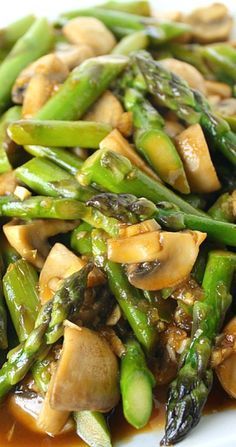 Asparagus Mushroom, Easy Asparagus, Asparagus Dishes, Asparagus Recipes Baked, Mushroom Stir Fry, Veggie Recipe, Asparagus And Mushrooms, Sautéed Mushrooms, Healthy Plates