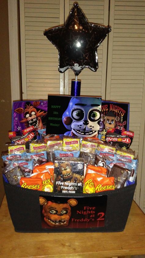 Five Nights at Freddy's gift basket with Little Debbie snack cake and Reese's peanut butter cups and Reese's minis Boo Basket Ideas For Teen Boys, Sonic Gift Basket, Batman Gift Basket, Fnaf Gifts, Fnaf Birthday, Little Debbie Snack Cakes, Easter Basket Themes, Debbie Snacks, Basket Kids