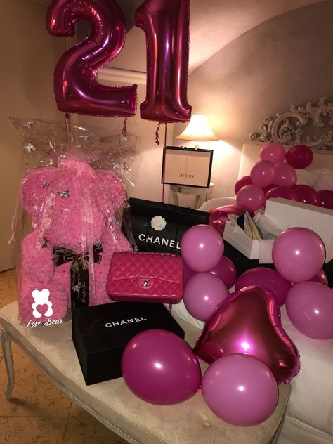 Surprise Birthday Decorations, 32 Birthday, Birthday Goals, Luxury Birthday, Clothing Haul, Birthday Planning, 20th Birthday, Birthday Surprise, Birthday Photoshoot