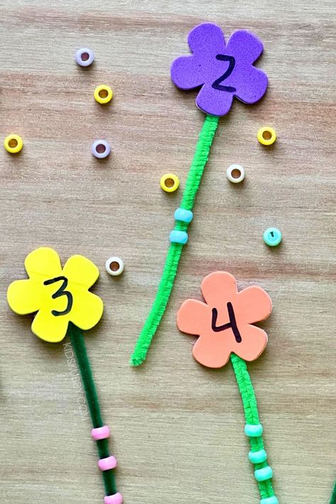 How cute is this foam flower counting activity? It’s great for toddlers and preschoolers as they learn to count. Head to the dollar store today to pick up some foam flowers, green pipe cleaners, and pony beads. This counting game takes 5 minutes to prepare and will keep kids entertained for much longer! Counting Activities Preschool, Toddler Math, Diy Nature, Fine Motor Activities For Kids, Memory Match Game, Match Game, Diy Glitter, Motor Skills Activities, Fine Motor Skills Activities