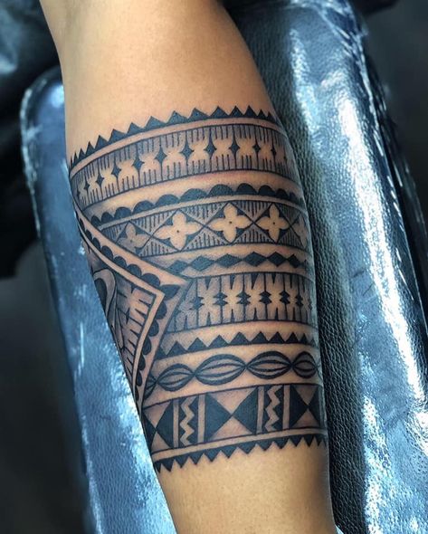 Fijian inspired tattoo Traditional Fijian Tattoo, Fijian Masi Tattoo, Fiji Tattoo Women, Fijian Tattoo Design, Fiji Tattoo Design, Melanesian Tattoo, Fijian Tattoo Women, Poly Drawing, Fijian Clothing