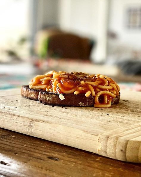 Spaghetti on Toast | Traditional Breakfast From New Zealand | TasteAtlas Spaghetti On Toast, Traditional Breakfast, On Toast, The Uk, Comfort Food, New Zealand, Toast, Spaghetti, Australia