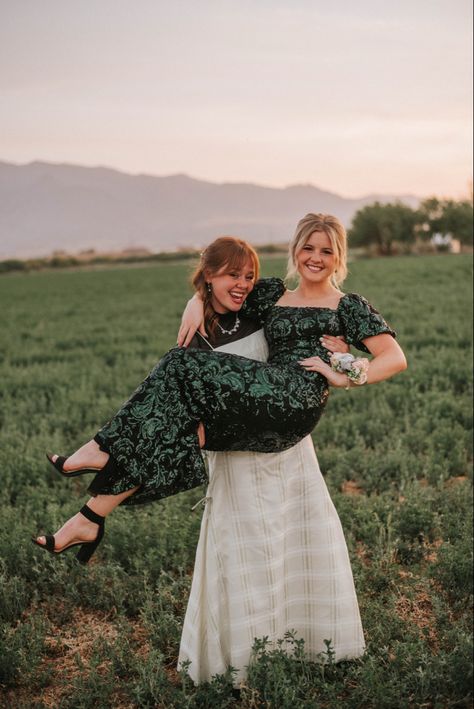 Light Green Dress, Dark Green Dress, Fit Check, Just Married, Green Dress, Light Green, Dark Green, Dresses With Sleeves, Prom Dresses