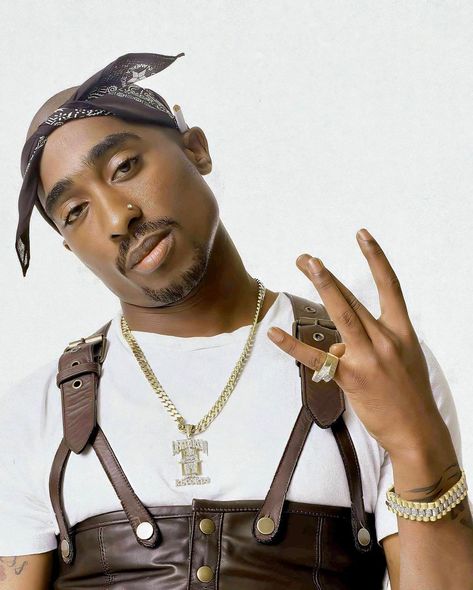 7,824 Likes, 63 Comments - 2Pac Unlimited ™ (@2pacunlimited) on Instagram: “On January 14, 1996 @thenewyorktimemagazine journalist Lynn Hirschberg covered the infamous…” Tupac, On Instagram, White, Instagram