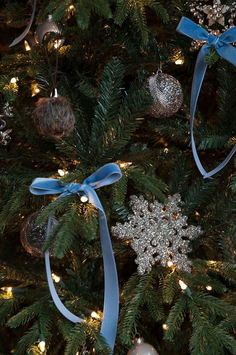 Old Ornaments, Blue Christmas Tree Decorations, Jaw Clip, Blue Christmas Decor, Believe Christmas, Blue Christmas Tree, Dining Room Buffet, Christmas Decor Inspiration, Christmas Tree Inspiration