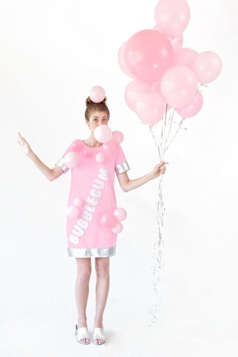 DIY Bubblegum Costume l Studio DIY Sporty Halloween Costumes, Bubblegum Costume, Candy Land Costumes, Diy Karneval, Last Minute Diy Costumes, Diy Fantasia, Paper Doll Costume, Kostum Halloween, Candy Costumes