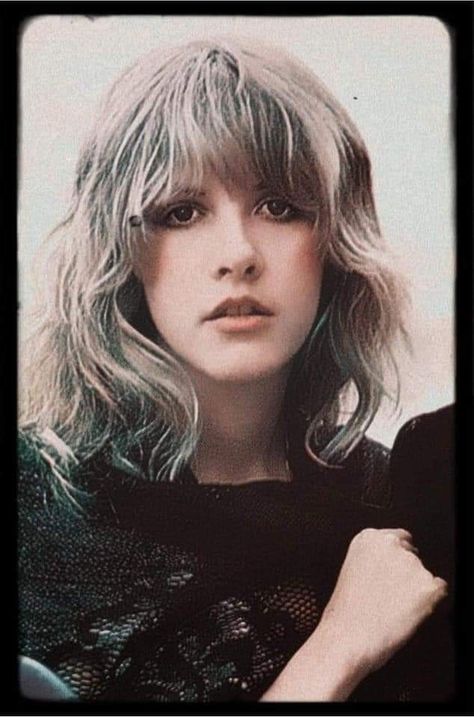 Stevie Nicks Short Hair, Young Stevie Nicks Hair, Stevie Nicks 70s Hair, Stevie Nicks Hairstyle, Stevie Nicks Shag Haircut, Stevie Nicks Haircut, Stevie Nicks Hair, Stevie Nicks 70s, Dream Haircut