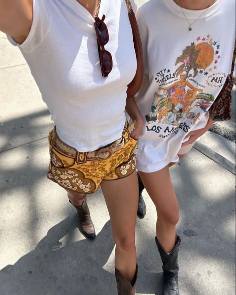 Texas Summer Outfits, Calgary Stampede Outfits, Country Fest Outfits, Woodstock Outfit, Stampede Outfit, Western Inspired Outfits, Texas Cowgirl, Cowgirl Style Outfits, Austin Style