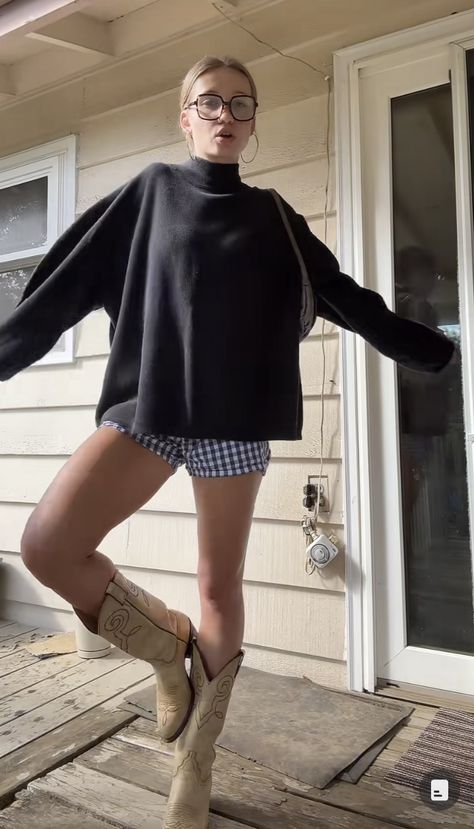 @gabipoopface on tiktok Tomboyish Outfits, Downtown Outfits, Outfit Inspo Fall, Fall Winter Outfits, Autumn Winter Fashion, Online Clothing, Pretty Outfits, Fashion Inspo Outfits, Style Guides