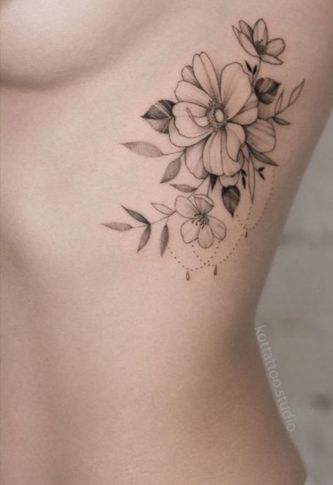 Girl Tattoo Ideas, Tattoos On Side Ribs, Survivor Tattoo, Rib Tattoos For Women, Ribcage Tattoo, Tattoos For Women Flowers, Geniale Tattoos, Stomach Tattoos, Side Tattoos