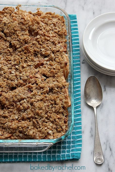 Apple Crisp For A Crowd Recipe from bakedbyrachel.com Apple Crisp For A Crowd, Cozy Desserts, Dessert Favorites, Easy Apple Crisp, Easy Desert Recipes, Country Autumn, Gluten Free Apple Crisp, Best Apple Crisp, Easy Apple Crisp Recipe