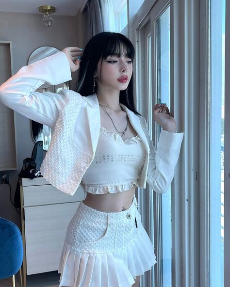 Medium Long Haircuts, Kim Yuna, Tumblr Outfits, Dressed To Kill, Chica Anime Manga, Star Girl, Teen Fashion Outfits, Sweet Girls, Ulzzang Girl