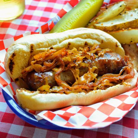 Grilled Brats with Quick-Cooked Cabbage #ad #AllstarsBallParkBuns #BallParkBuns Beer Onions, Dinner Side Ideas, Sausage And Onions, Beer Brats Recipe, Long Potato, Brats Recipe, Crowd Meals, Beer Bratwurst, Grilled Brats