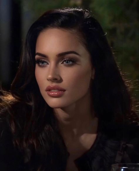 Semi Makeup, Megan Fox Makeup, Megan Fox Hair, Estilo Megan Fox, Goddess Makeup, Natural Hair Bun Styles, Меган Фокс, Jennifer's Body, Makati