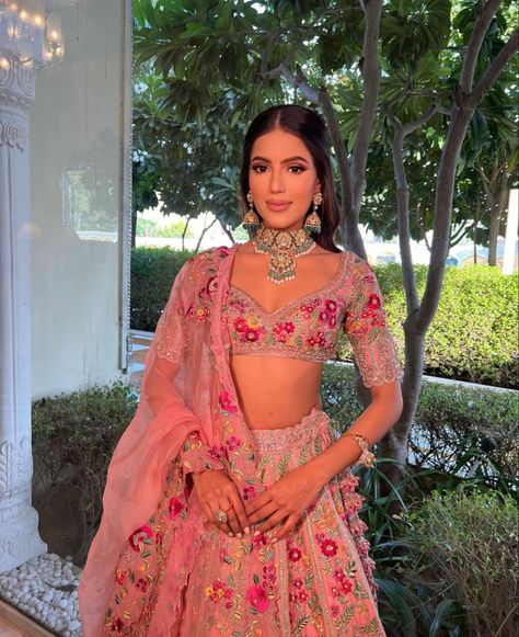 Pastel Pink Indian Outfit, Pink Desi Outfit, Colorful Lengha, Lengha Pink, Wedding Guest Lehenga, Lehenga Aesthetic, Meera Sakhrani, Indian Fits, Wedding Fits