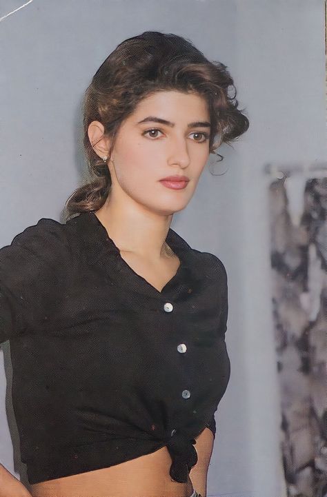 Aesthetic Bollywood, Bollywood Retro, Bollywood Aesthetic, 90s Actresses, Twinkle Khanna, Katrina Kaif Photo, Rihanna Looks, Bollywood Pictures, Actress Without Makeup