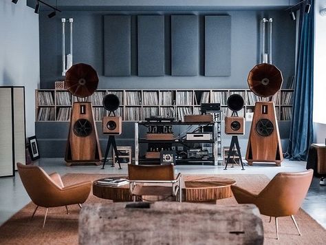 Record Room Ideas, Vinyl Record Furniture, Audiophile Room, Hifi Room, Vinyl Inspiration, Game Room Ideas, Audiophile Listening Room, Home Music Rooms, Vinyl Room