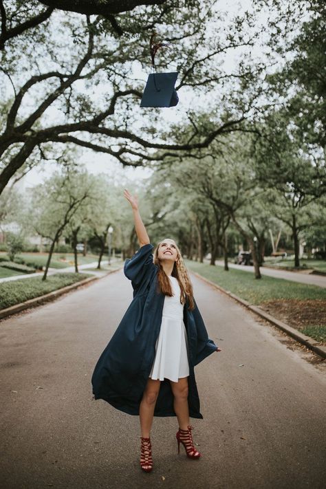 Nursing School Graduation Pictures, High School Graduation Pictures, Creative Senior Pictures, Cap And Gown Pictures, College Graduation Photoshoot, College Graduation Pictures Poses, Senior Photography Poses, Gown Pictures, Graduation Photography Poses