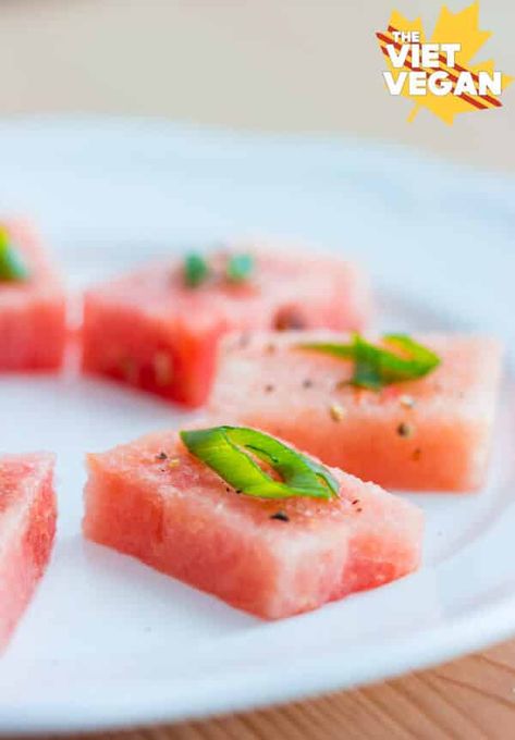 Watermelon Chilli Salt Amuse Bouche Amuse Bouche Ideas, Watermelon Bites, Chili Salt, Refreshing Snacks, Light Meals, Gourmet Vegan, Kentucky Derby Party, Watermelon Recipes, Just Eat It