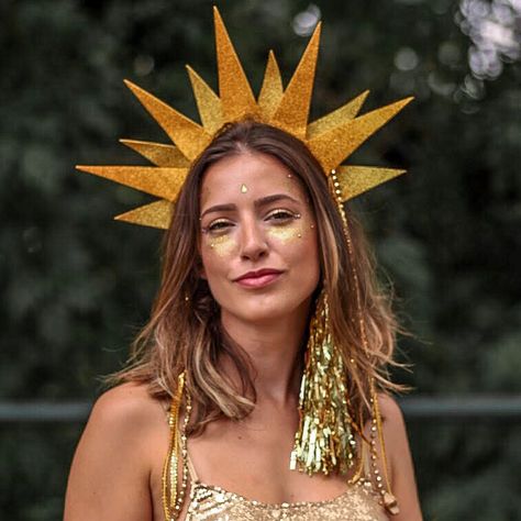 Sol by @amicamialoja Sun Diy Costume, Sun Headpiece Diy, Sun Costume Diy, Sun Costume Women, Sun Halloween Costume, Sun Headpiece, Sun Goddess Costume, Costume Couple Halloween, Sun Costume