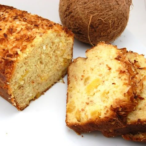 Pain noix de coco et ananas (en anglais) Coconut Pineapple Bread, Pineapple Loaf, Pineapple Bread, Healthy Breads, Keto Os, Coconut Bread, Pineapple Recipes, Baking Breads, Bake Goods