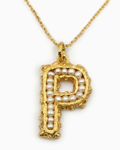 PACHAREE Letter S Gameday Fits, Dope Jewelry Accessories, Accessory Design, Alphabet Jewelry, Alphabet Necklace, Jewelry Accessories Ideas, Dope Jewelry, Initial Pendant Necklace, Classy Jewelry