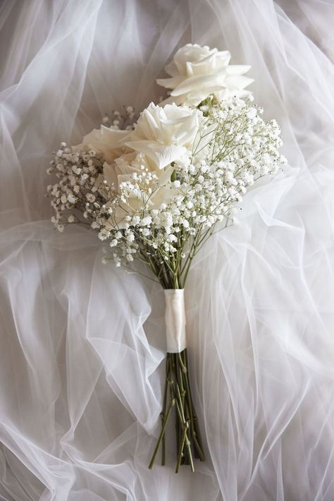 Bridesmaid Bouquet White, Simple Wedding Bouquets, Simple Bride, Bridal Bouquet Flowers, White Bridal Bouquet, White Wedding Bouquets, White Bouquet, Wedding Vision, Bridesmaid Flowers