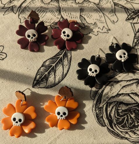 -Skully the Skeleton Flower- Skully is handcrafted in small batches using polymer clay. Three color variations  of Black, Orange, or crimson flower with a white skull center. Lightweight dangle earrings for fall.  Earring findings:  Sterling silver flat back stud posts, half hooped huggies, fishhook , wood, or stud Ball post, with a 7 mm sterling silver jump ring. I only use rubber backings for all my pieces, but I can switch them out for stainless steel or sterling silver options upon request. Ghostface Clay Earrings, Polymer Clay Earrings Thanksgiving, Abstract Polymer Clay, Easy Halloween Clay Earrings, Skull Polymer Clay Earrings, What To Make Out Of Polymer Clay, Fall Leaf Clay Earrings, Coffin Clay Earrings, Polymer Clay Spider Earrings