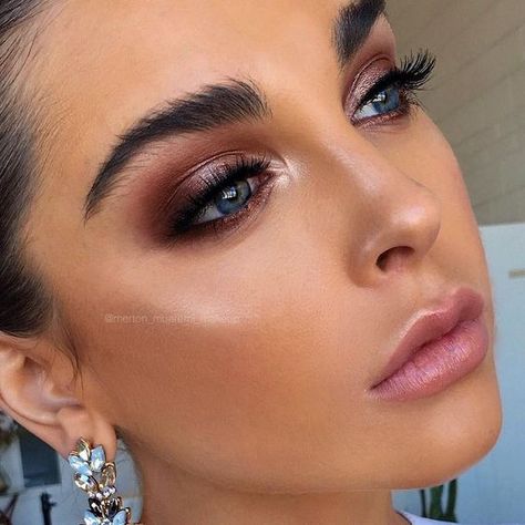 I'm obsessed with this beautiful look for blue eyes! Make Up Humor, Eye Makeup Glitter, Amazing Wedding Makeup, Makeup Masterclass, Make Up Designs, Wedding Makeup Tips, Contour Highlight, Formal Makeup, Smink Inspiration