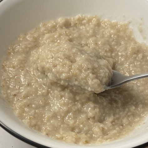 Plain Oatmeal, Better Gut Health, Ibs Recipes, Road Trip Food, Meal Of The Day, Nutritious Breakfast, Healthy Clean Eating, Low Fodmap, Breakfast Foods