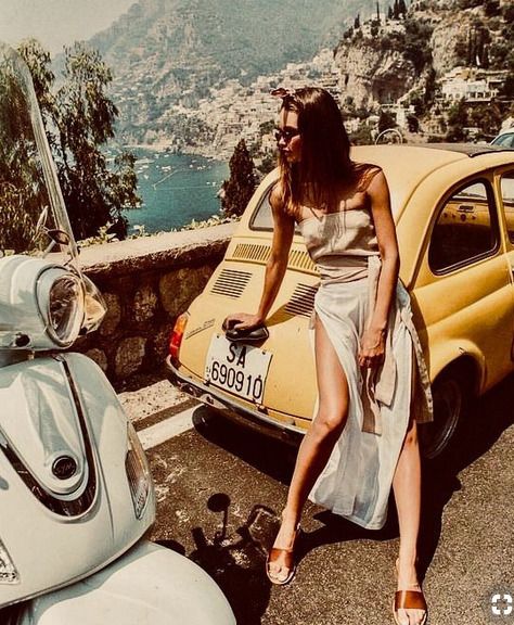 Italian Lady with Fiat 500 European Travel Outfit, Travel Outfit Summer, 90's Fashion, European Summer, How To Pose, Fiat 500, Mellow Yellow, Street Styles, New Trends