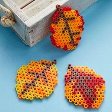 Perler Beads Autumn, Thanksgiving Perler Beads, Pumpkin Perler Bead Patterns, Halloween Perler, Bead Painting, Bead Knitting, Ironing Beads, C2c Patterns, Leaf Projects